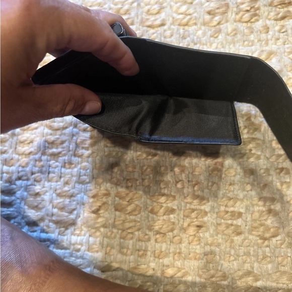 Type Black Carbon Fiber Money Clip Sleek Design-Air tag wallet - Picture 4 of 8